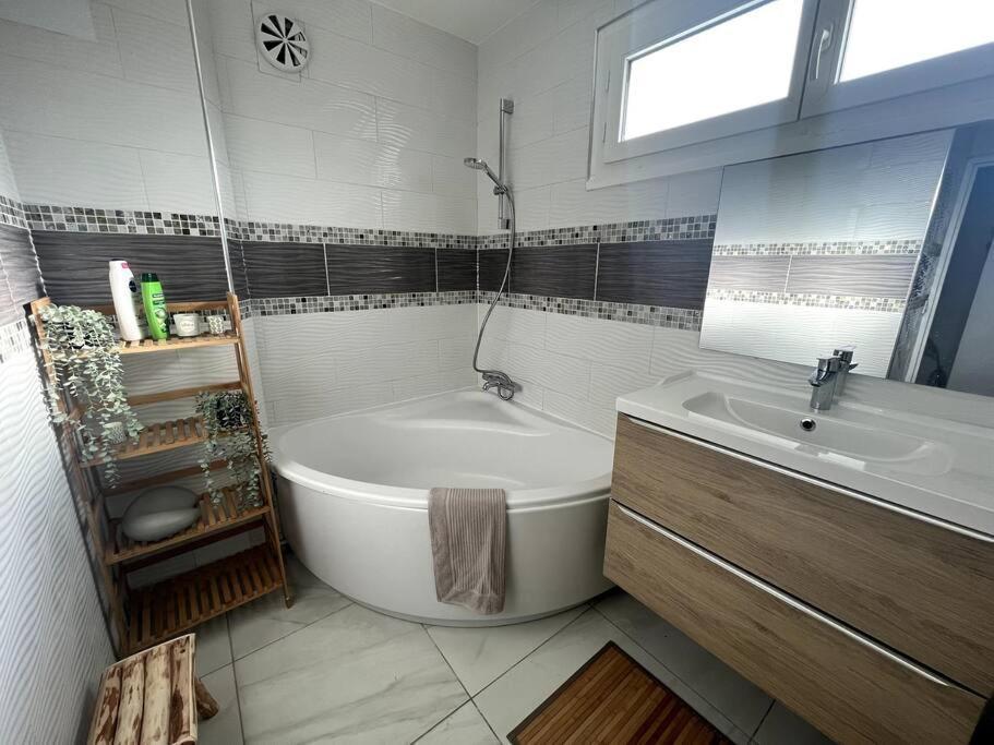 Hana Home Mantes-La-Jolie 6 Personnes Parking Public Gratuit Business&Family Экстерьер фото